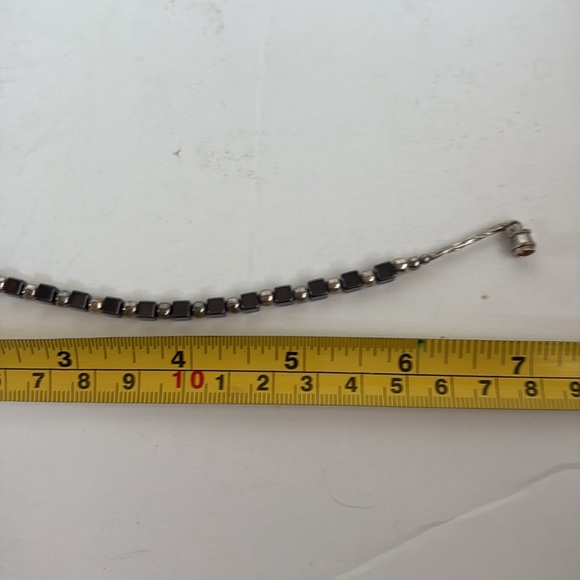 Bracelet alternating cubes hematite and silver beads with barrel clasp close - Picture 6 of 12
